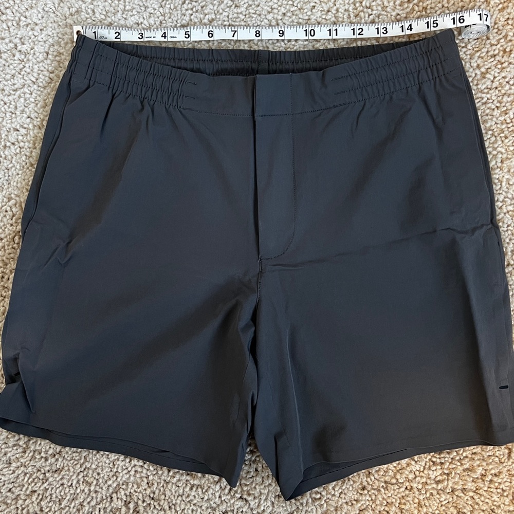 Banana Republic Aiden 7” Tech Short (M)